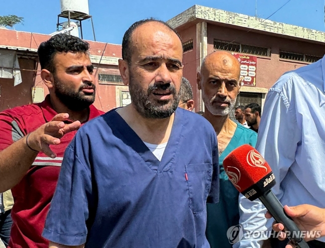 지난해 11월 이스라엘군에 체포됐다가 풀려난 가자지구 최대 의료기관 알시파 병원의 모하메드 아부 살미야 원장
[로이터=연합뉴스. 재판매 및 DB 금지]