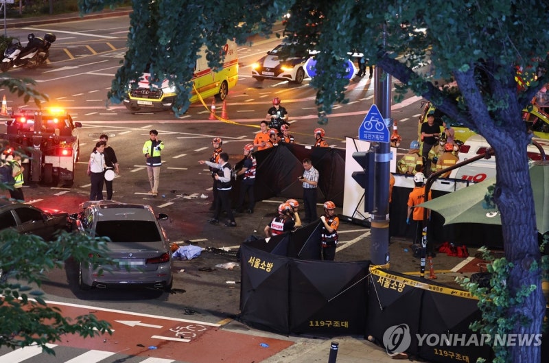 서울 <b>시청역</b> 인근서 역주행 차량 인도 돌진…9명 사망(종합)