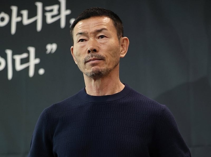 '아동학대 논란' <b>손웅정</b> 감독·<b>코치</b> 2명 첫 <b>검찰</b> 소환조사