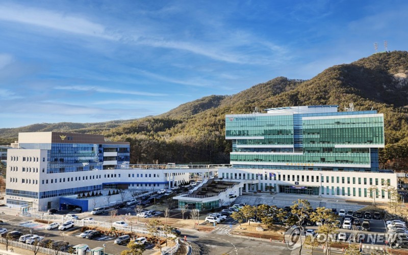 경찰, '<b>메신저</b> 무단 열람 혐의' <b>강형욱 부부</b> 이달 소환조사