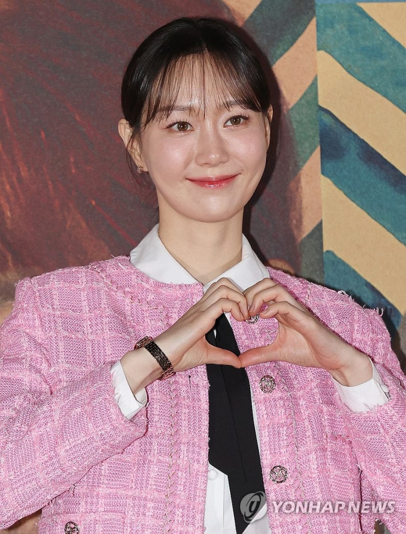 배우 <b>이유영</b> 비연예인과 <b>결혼</b>…9월 출산 예정