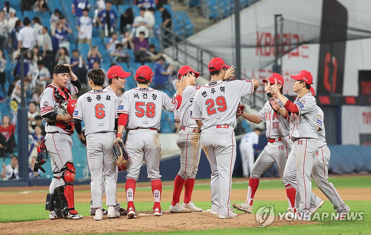이범호의 KIA, 7년 만에 전반기 1위…NC 데이비슨,12회 끝내기포(종합)