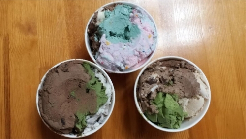 프랜차이즈 업체의 아이스크림
 아이스크림에서 엄지손가락 마디보다 큰 고무가 나와 고객이 매우 놀랐다. 사진은 고무가 나온 업체의 아이스크림 제품. [인터넷 캡처]