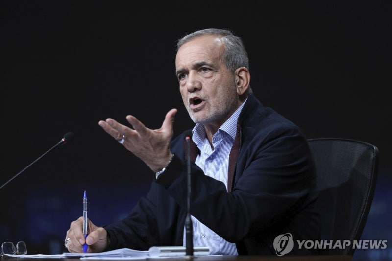이란 대선<b>결선</b> 개혁성향 <b>페제시키안</b>, 초반 근소한 차로 앞서(종합)