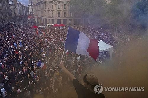 <b>프랑스</b>에 극우 1당 탄생하나…오늘 <b>총선 결선 투표</b>
