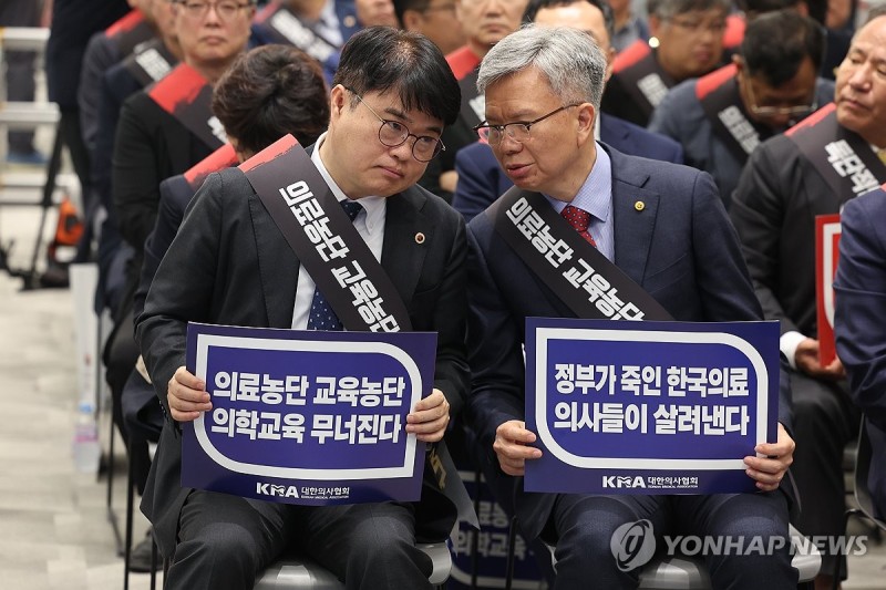 법원, <b>의협</b> 전 <b>비대위원장</b> 의사 면허<b>정지</b> <b>집행정지</b>신청 기각