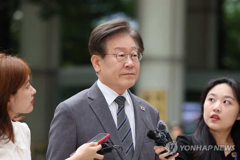 <b>이재명</b>, '<b>법카</b> 유용 의혹' 소환 통보에 "치졸한 보복행위"