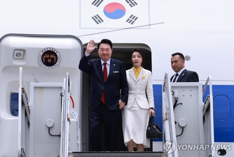尹<b>대통령</b>, <b>하와이</b> 도착…방미 일정 시작