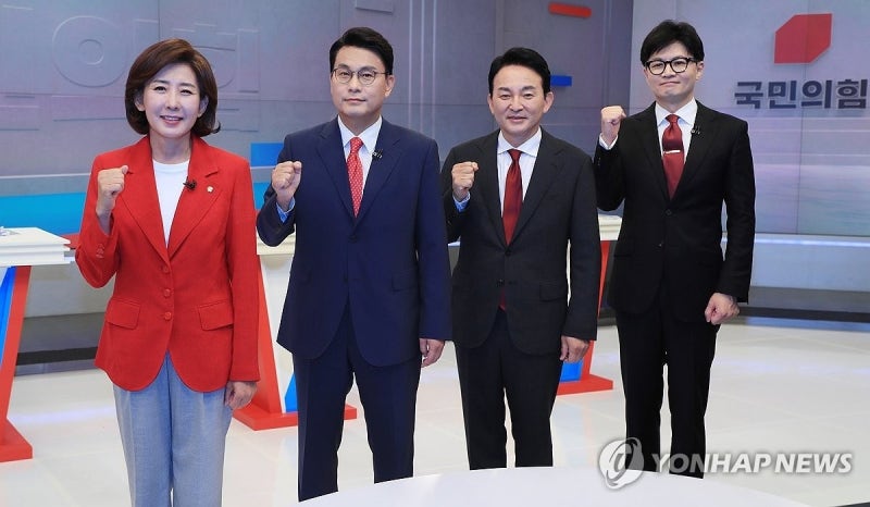尹·羅 "문자 무시, 정치적 미숙" 韓 "여사 사과 의사 없었다"