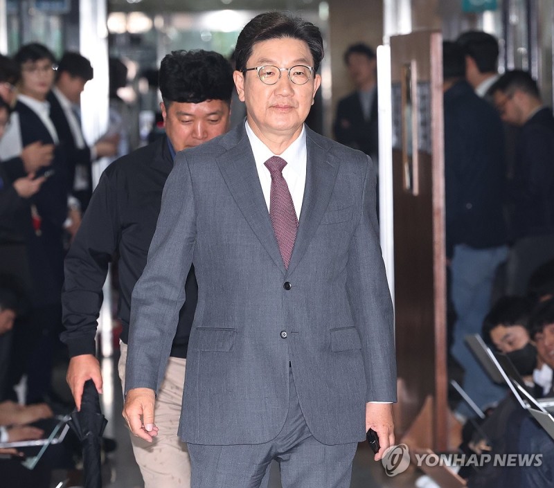 <b>권성동</b> "<b>한동훈</b>, <b>문자</b> 진실공방 아닌 사과 표명 필요"