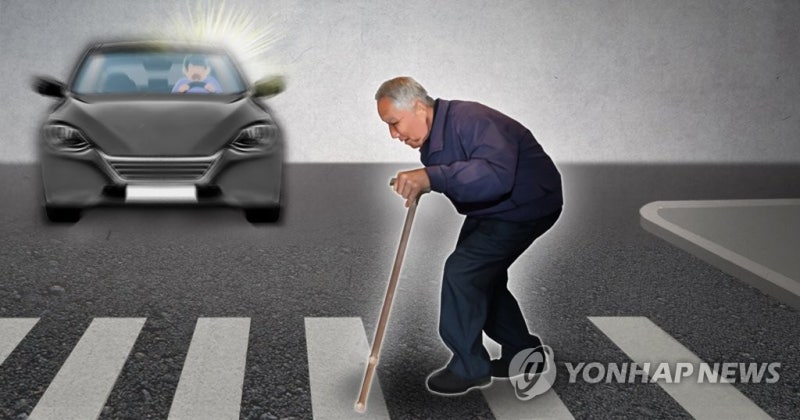 '과속하며 유튜브 영상 청취' 일가족 2명 사망케 한 20대 공무원