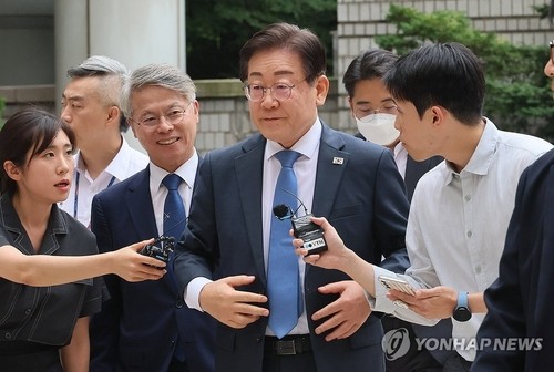 <b>이재명</b>, 서울·수원 오가며 재판받아야…'<b>대북송금</b>' <b>병합</b> 불허(종합2보)