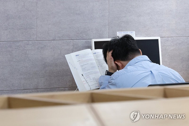 졸업후 취업까지 11개월 '역대 최장'…3년 이상 미취업자 24만명