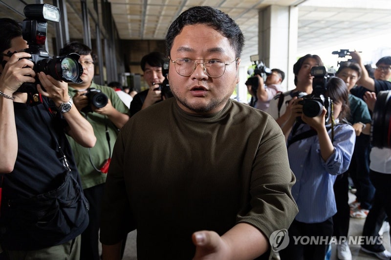 수원지검, '<b>쯔양</b> 공갈' 혐의 <b>구제역</b> 압수수색…사건 이송 사흘만