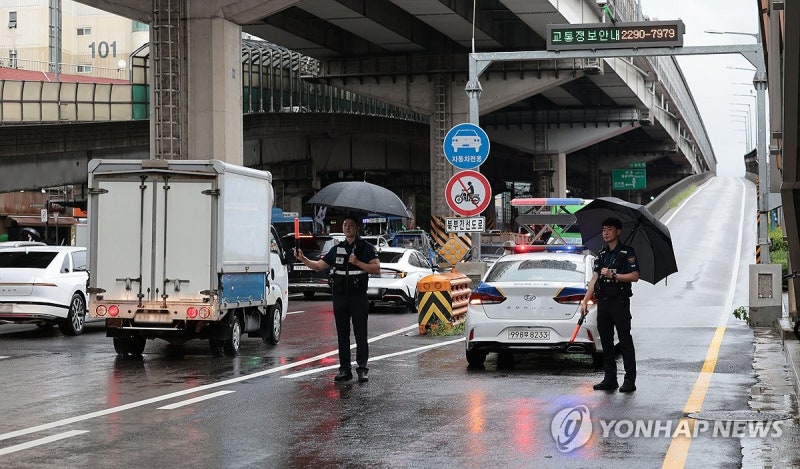 서울 <b>동부간선도로</b> 전 구간·내부순환<b>도로</b> 일부 구간 교통<b>통제</b>