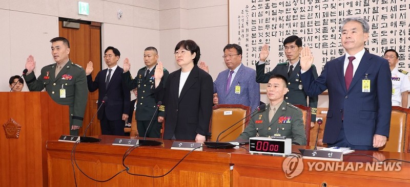 증인선서 거부한 <b>임성근</b> 전 <b>사단장</b>