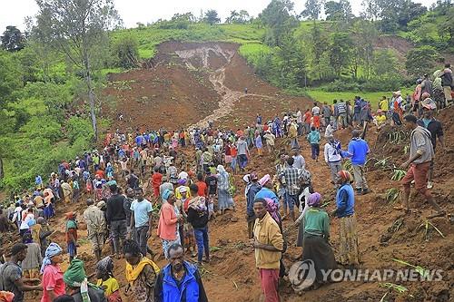 Residents buried in a landslide in a mountain village in southern Ethiopia
[Isayas Churga/Gofa Regional Government Public Relations Office via AP=Yonhap News]