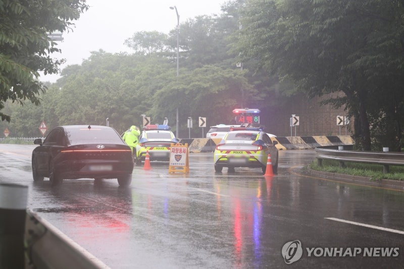 <b>서울 올림픽대로</b> 여의상류IC 교통통제 해제