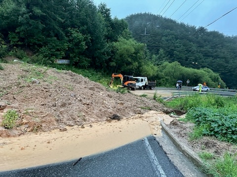 Restoration of soil erosion at the edge of Samsan in Cheongil-myeon, Hoengseong
[Provided by Gangwon Province Fire Department. Redistribution and DB prohibited]