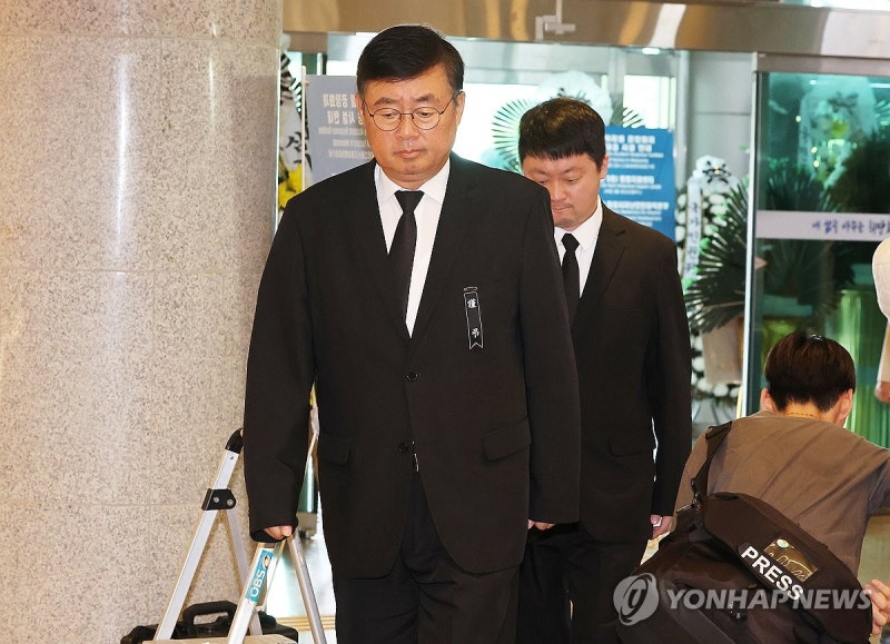 노동부, <b>박순관</b> 아리셀 <b>대표</b> 첫 피의자 소환조사