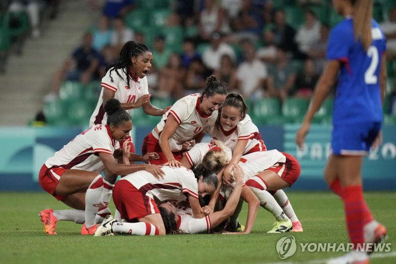 [올림픽] '<b>드론</b> 염탐해 승점 삭감' 캐나다 <b>여자축구</b>, 프랑스 꺾고 2연승