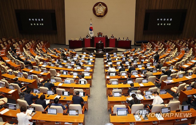 '3차 <b>필리버스터</b>' 종결…<b>방문진법</b> 본회의 통과·EBS법 상정