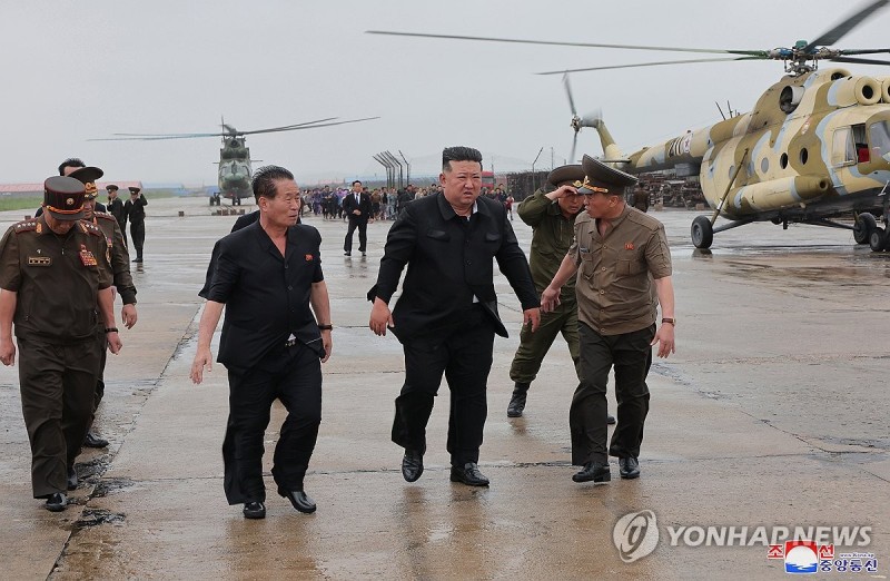 <b>김정은</b>, <b>신의주</b>·의주군 <b>수해</b> 현장 방문 지휘