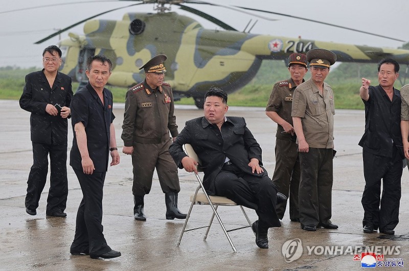 <b>김정은</b>, <b>신의주</b>·의주군 <b>수해</b> 현장 방문 지휘