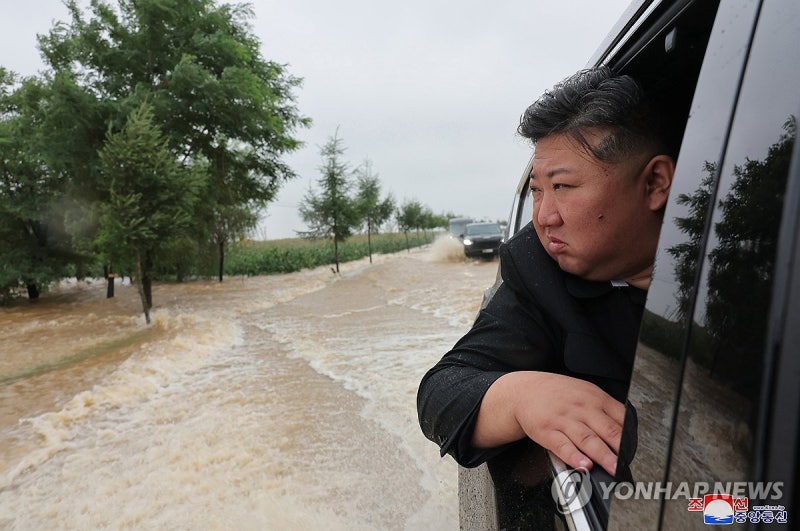 <b>김정은</b>, <b>신의주</b>·의주군 <b>수해</b> 현장 방문 지휘