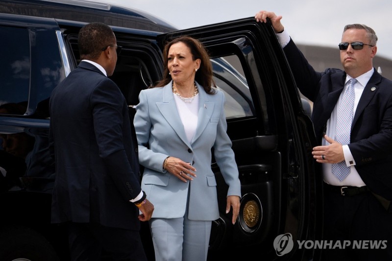 로이터 "美<b>대선 해리스</b>, 트럼프에 오차범위내 앞서…43% vs 42%"