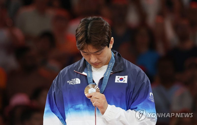 [올림픽] 유도 <b>이준환</b>, 세계랭킹 1위 꺾고 남자 81급 <b>동메달</b>(종합)