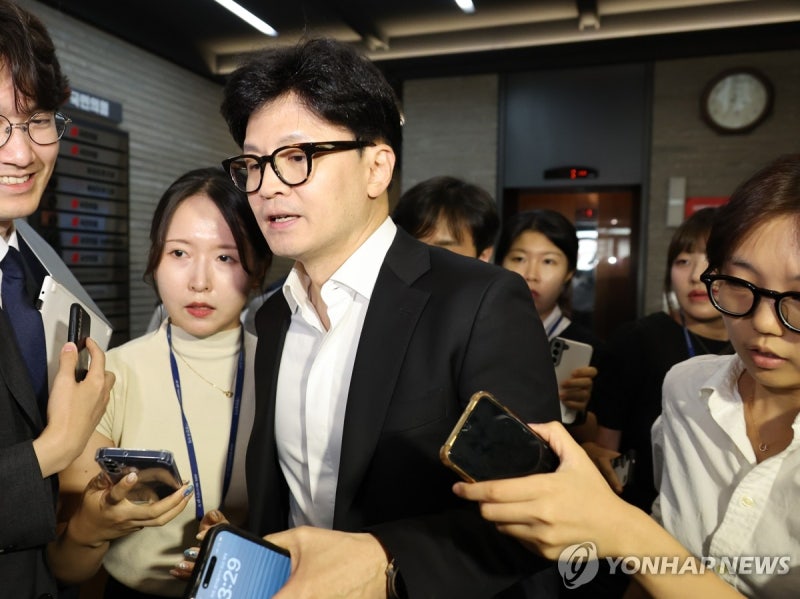 한동훈, '친윤' <b>정점식</b> 정책위의장 <b>사퇴</b> 공개 압박