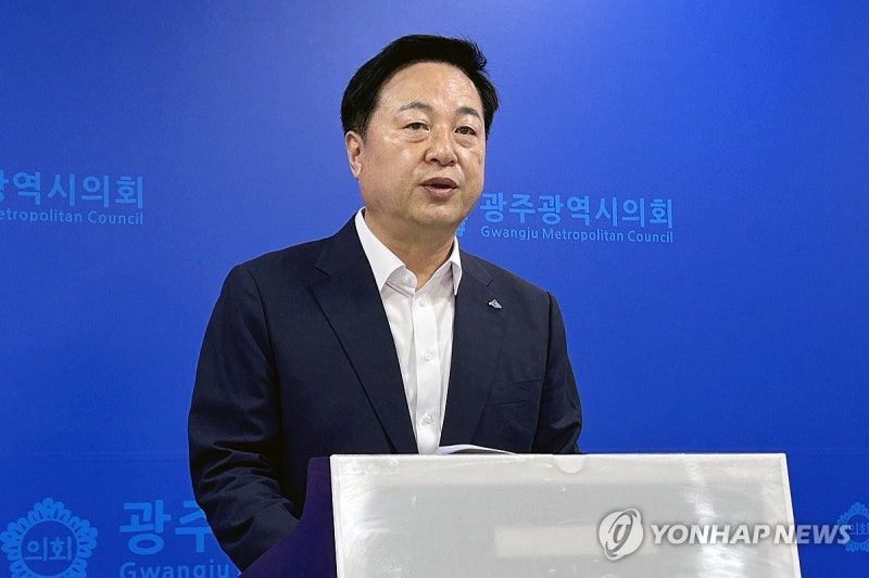 광주 찾은 <b>김두관</b> "정치·토론 실종된 <b>민주당</b> 살려달라"