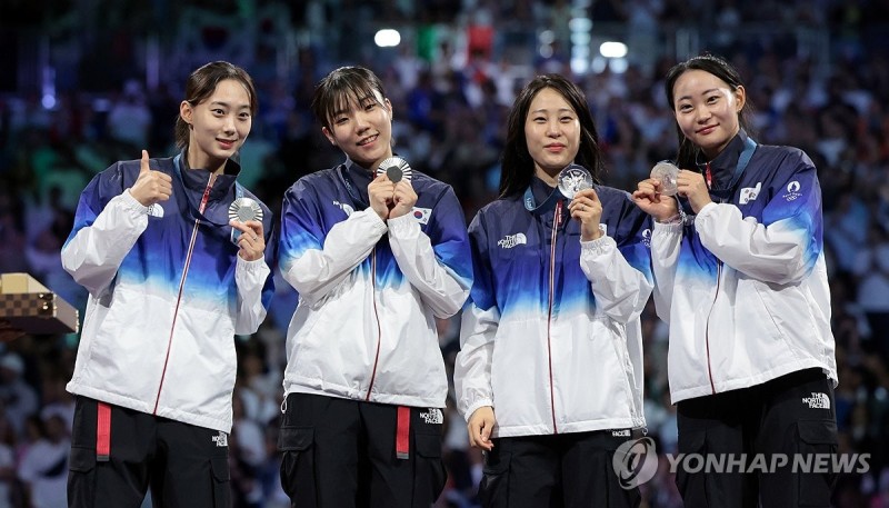 [올림픽] <b>펜싱</b> 여자 <b>사브르</b>, 사상 첫 단체전 은메달…우크라에 역전패(종합)