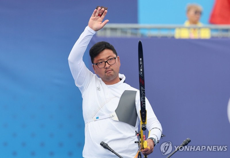 [올림픽] 한국 양궁, 남자 개인전 은메달 확보…<b>김우진</b>-<b>이우석</b> <b>4강</b> 맞대결(종...