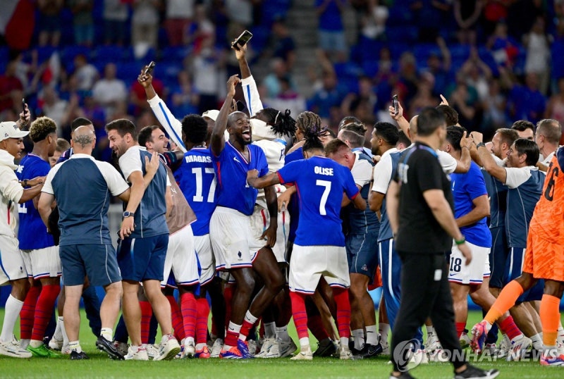 [올림픽] 프랑스 남자<b>축구</b>, 3-1 역전극으로 <b>결승행</b>…40년 만에 우승 도전