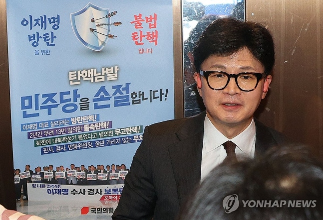 Chairman Han Dong-hoon heading to work
(Seoul=Yonhap News) by Han Jong-chan, reporter = Chairman Han Dong-hoon of the People Power Party heading to work at the party headquarters in Yeouido, Seoul on the 2nd. 
2024.8.2 saba@yna.co.kr