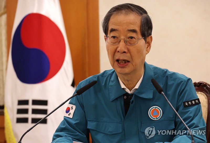 한총리 "<b>하반기 전공의 모집</b> 기간 연장…복귀 방해 엄중 조치"