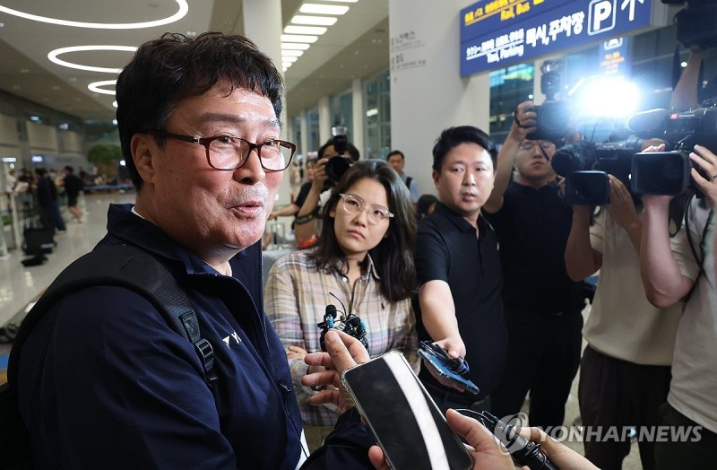[올림픽] <b>배드민턴협회</b>장 "안세영과 갈등 없었다…부상 오진은 파악할 것"