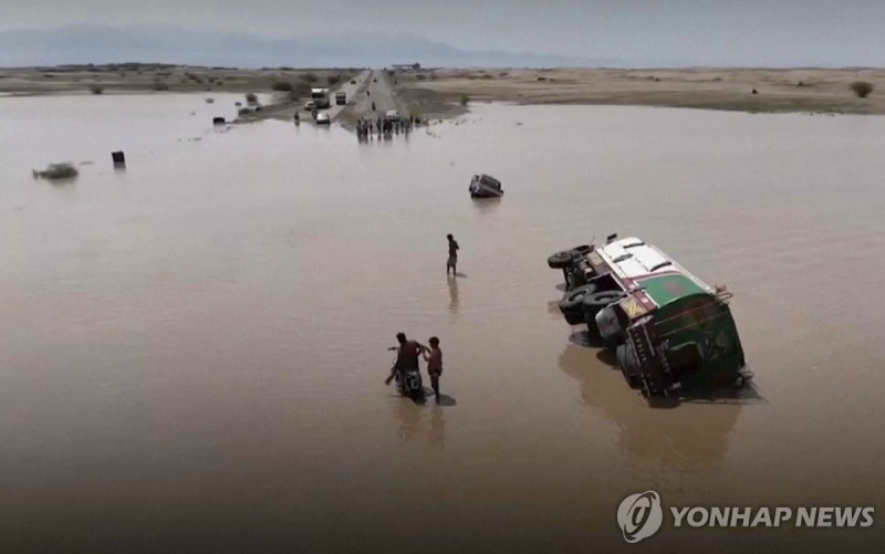 예멘 홍수로 후티 반군 통치지역 30명 사망