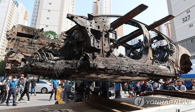 '인천 <b>화재</b>' 벤츠 <b>전기차</b> 배터리, 국내 '안전성 검증' 사각지대