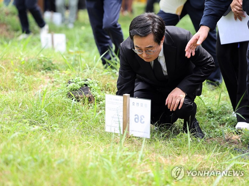 <b>선감학원</b> 유해발굴 착수…<b>김동연</b> "책임 인정않은 국가에 <b>구상권</b>"