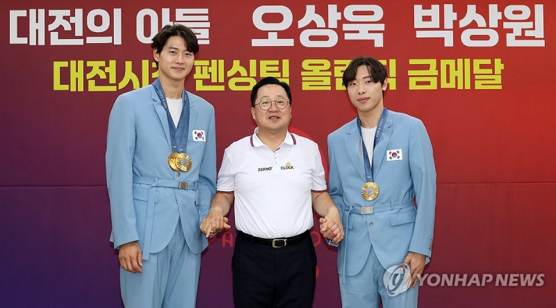 금의환향한 '대전의 아들'…<b>오상욱</b>·<b>박상원</b> 환영식 열려