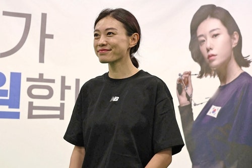 [2보] <b>사격</b> 은메달 <b>김예지</b>, <b>기자회견</b> 중 쓰러졌다 회복