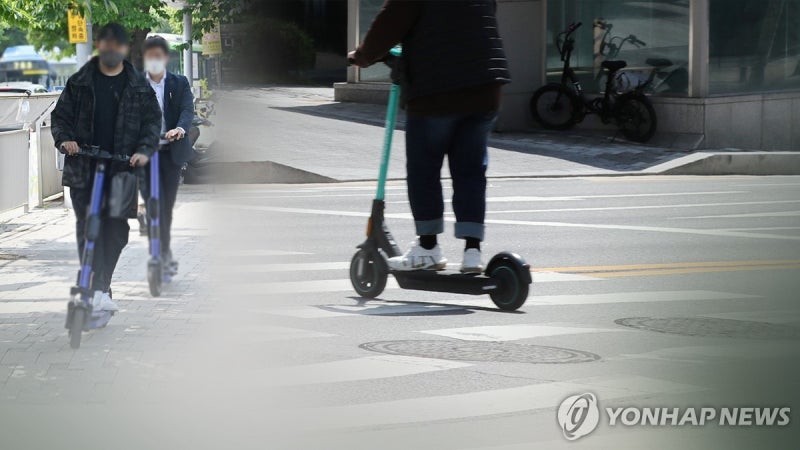 "<b>전동킥보드</b> 사고 3분의 1이 <b>무면허</b>…20대 이하 운전자 64%"