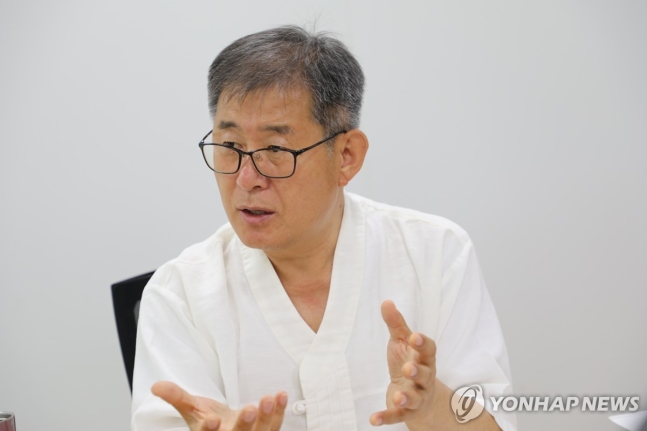 연합뉴스와 인터뷰 중인 유정길 불교환경연대 대표 [촬영 이은도]