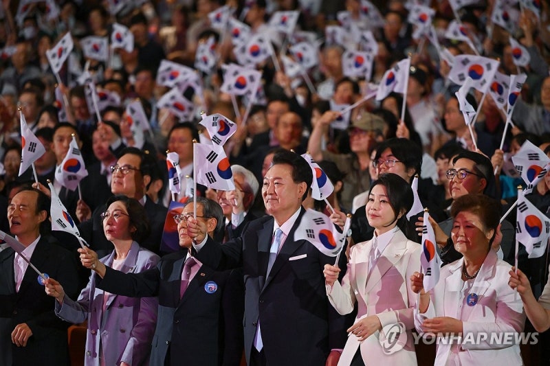 대통령실 "<b>경축식</b> '반쪽' 표현 잘못…억지 주장에 엄정 대응"