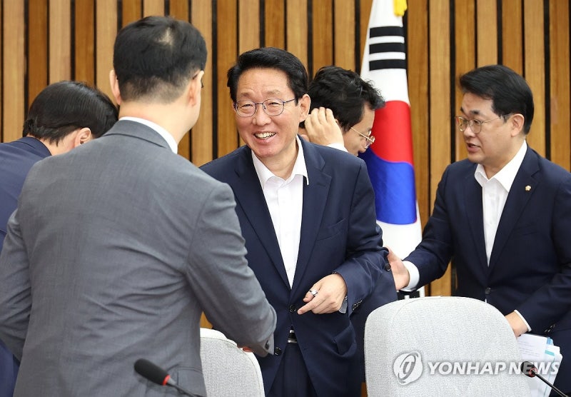 與 "<b>간호법</b>, <b>민생 본회의</b> 마지막 퍼즐…민주당 나서달라"