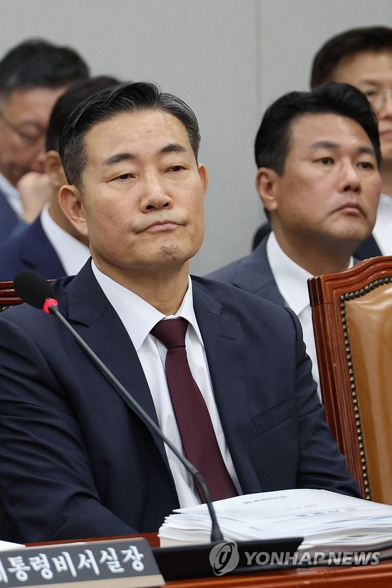 질의 듣는 <b>신원식 국가안보실장</b>