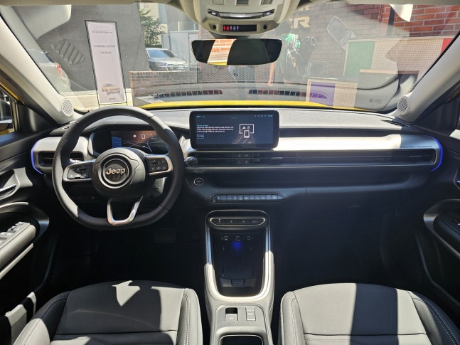 Interior of Jeep Avenger
[Photo by Lim Seong-ho]